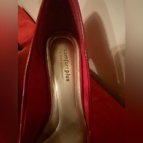 Comfort Plus by Predictions Patent Leather Pump - Picture 4 of 9